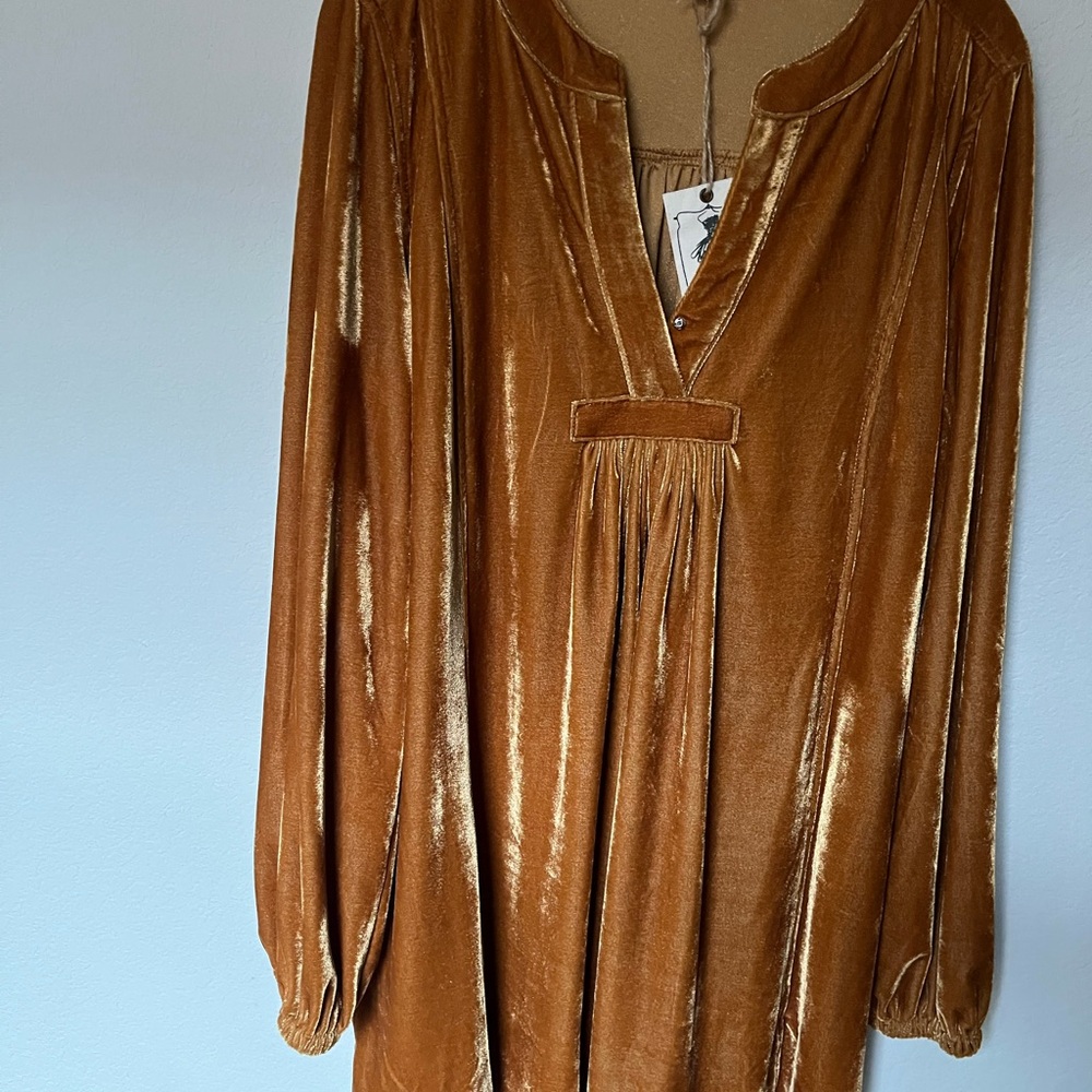 Women’s NWT Easel Velvet Gold Dress SZ M - Picture 2 of 6